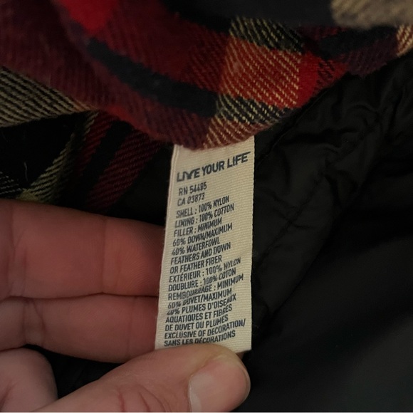 AE Plaid Lined Puffer Vest - Large - Picture 4 of 4